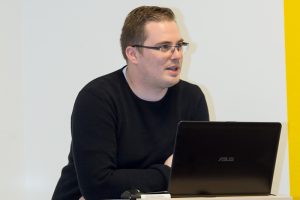 Fahrlehrer im Theorieunterricht der Fahrschule Jokisch Lüneburg