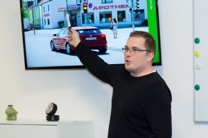 Fahrlehrer im Theorieunterricht der Fahrschule Jokisch Lüneburg