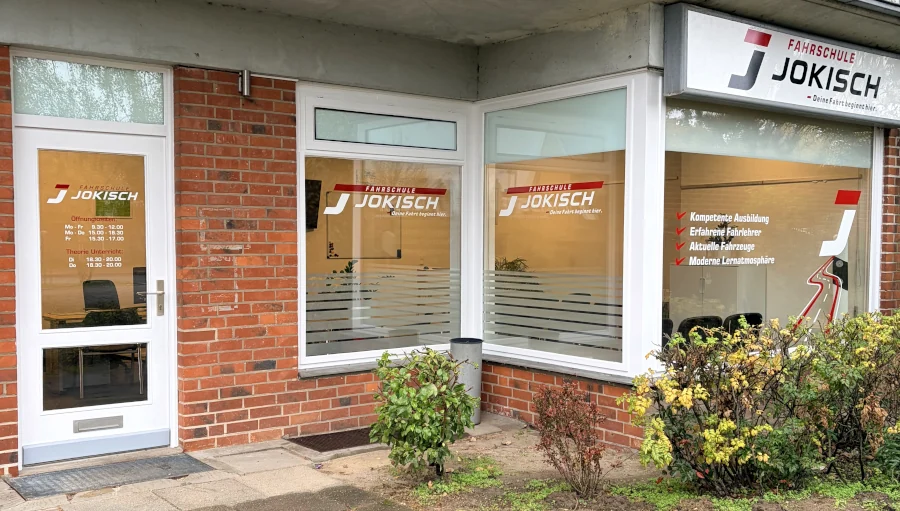 Fahrschule Jokisch Lüneburg – Eingang am Ochtmisser Kirchsteig 33