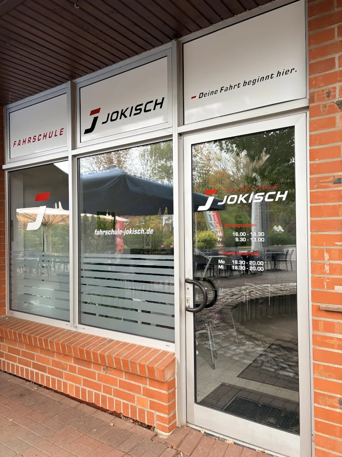 Fahrschule Jokisch Reppenstedt – Eingang an der Lüneburger Landstraße 1